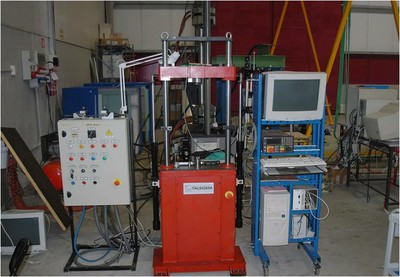 Tensile-Compression-Fatigue equipment.jpg Tensile-Compression-Fatigue equipment.jpg